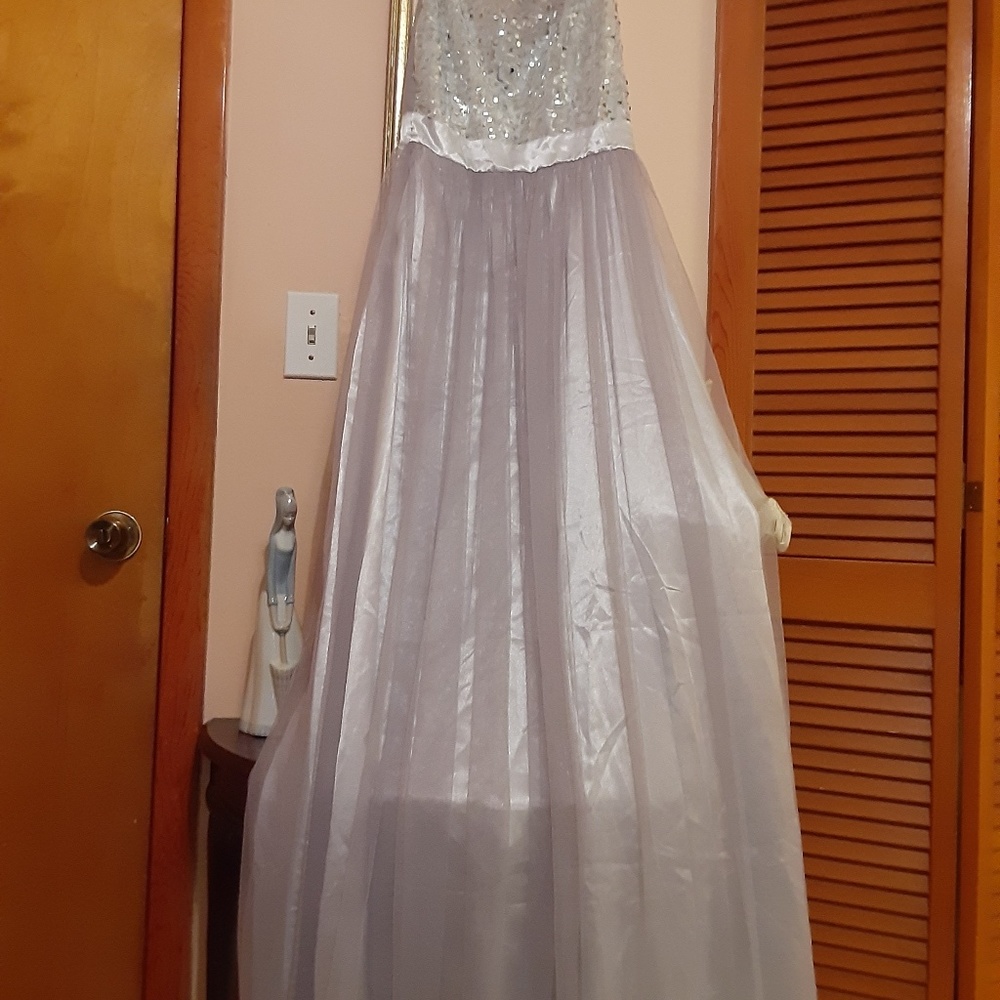 Vestido para fiesta color gris plateado